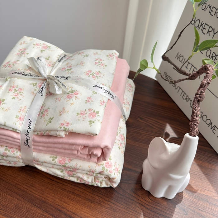 91家纺网 家纺一手货源 找家纺 爱思佳 2024新款A类母婴全棉双层纱印花四件套直播热卖系列三 叠拍图 秀妍