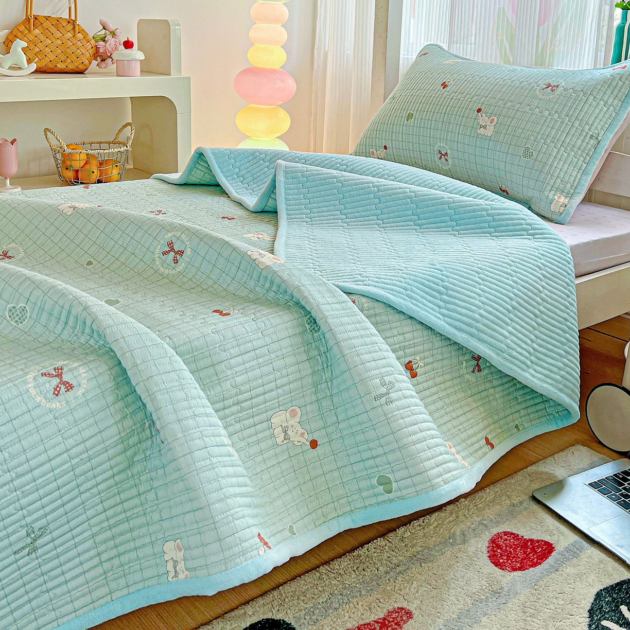 91家纺网 家纺一手货源 找家纺 恒尚居 2025新款学生床盖纯棉牛奶绒正反两用夹棉床单床垫-秋冬款-四季通用【系列一】 蓝象【A纯棉-B宝宝绒】