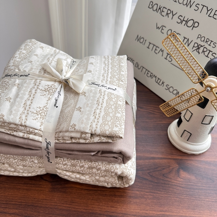 91家纺网 家纺一手货源 找家纺 爱思佳 2024新款A类母婴全棉双层纱印花四件套直播热卖系列三 叠拍图 印象