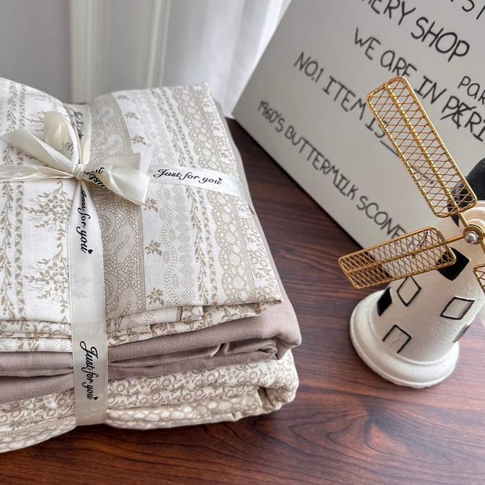 91家纺网 家纺一手货源 找家纺 爱思佳 2024新款A类母婴全棉双层纱印花四件套直播热卖系列三 叠拍图 印象