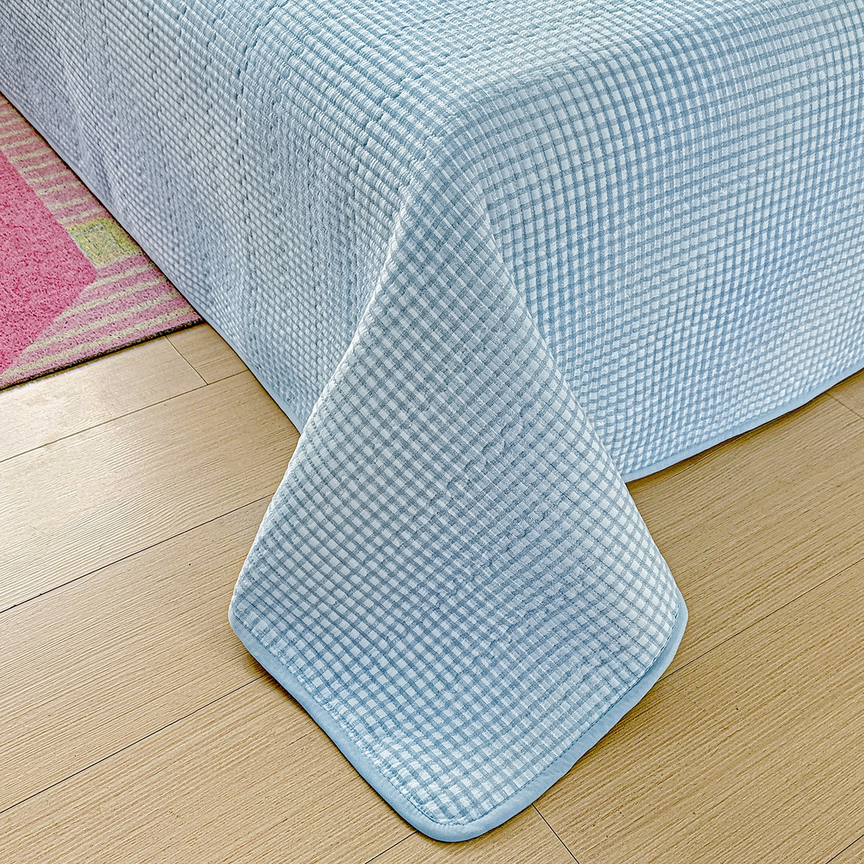 91家纺网 家纺一手货源 找家纺 恒尚居 2025新款双层纱床盖床盖单品单床盖云感夹棉床单床垫软床垫-四季款【系列二】 【天蓝格】双层纱