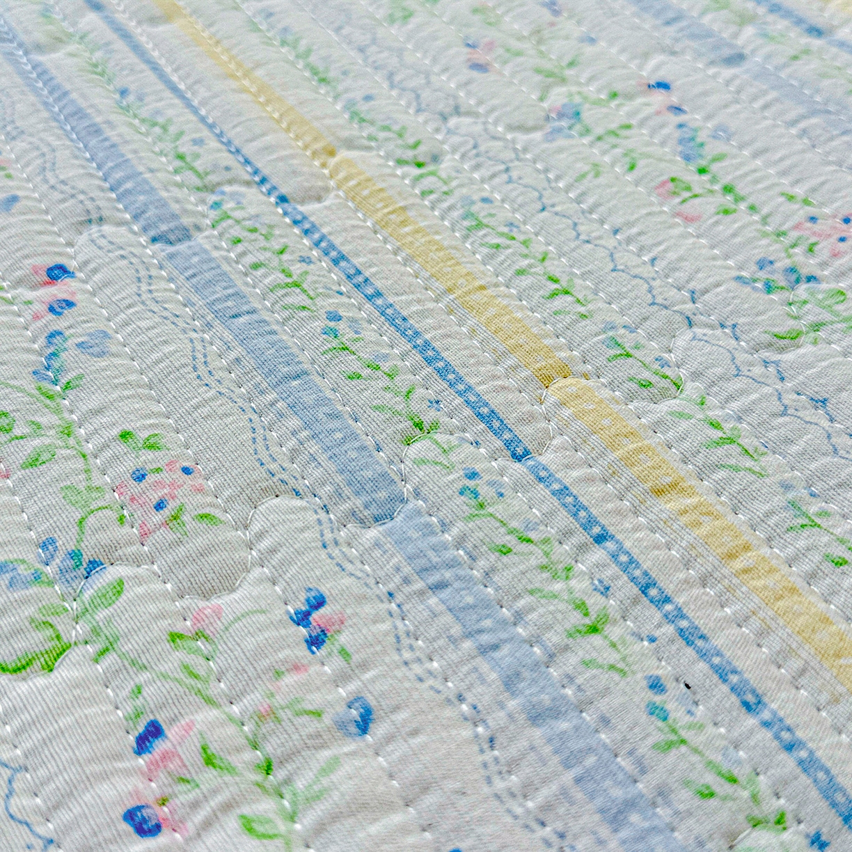 91家纺网 家纺一手货源 找家纺 恒尚居 2025新款双层纱床盖床盖单品单床盖云感夹棉床单床垫软床垫-四季款【系列二】 【阳光庄园】双层纱