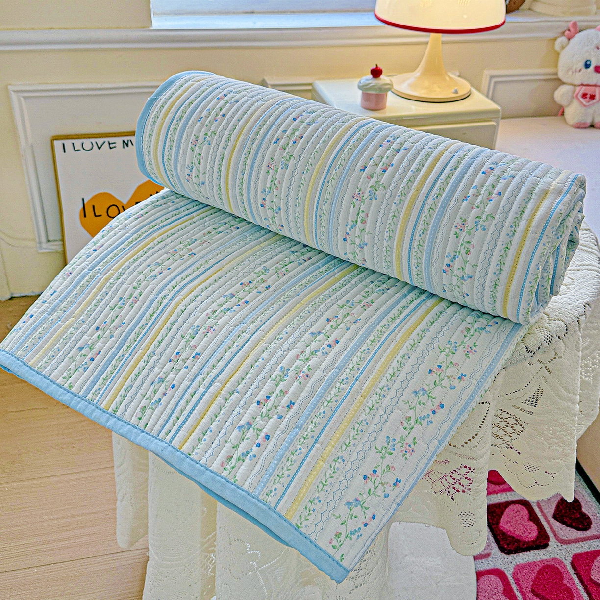 91家纺网 家纺一手货源 找家纺 恒尚居 2025新款双层纱床盖床盖单品单床盖云感夹棉床单床垫软床垫-四季款【系列二】 【阳光庄园】双层纱