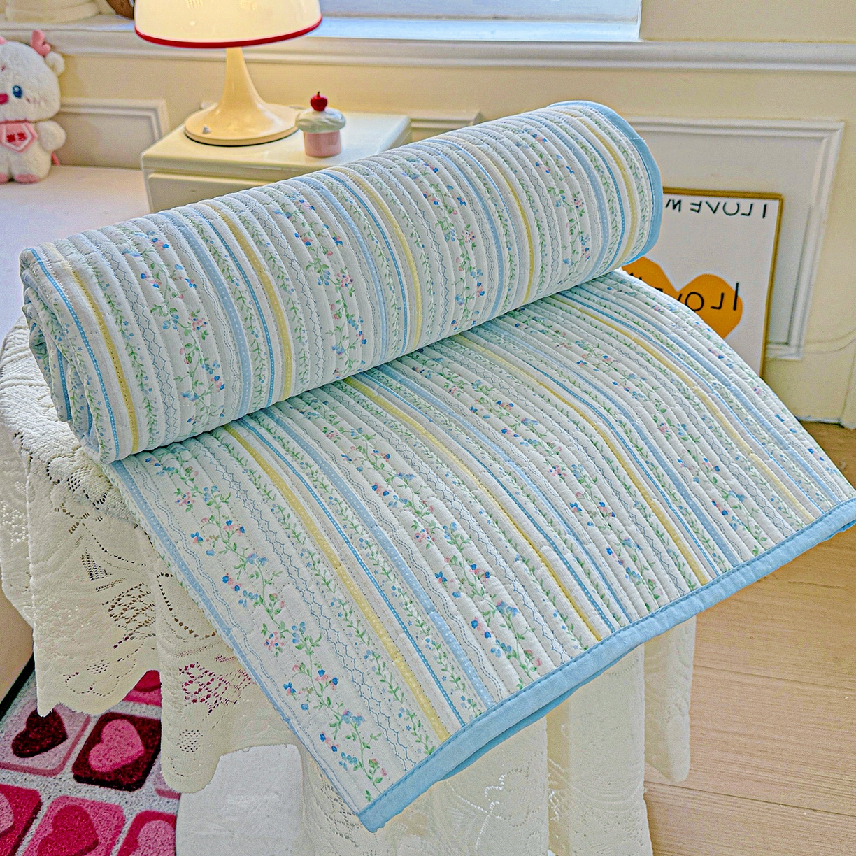 91家纺网 家纺一手货源 找家纺 恒尚居 2025新款双层纱床盖床盖单品单床盖云感夹棉床单床垫软床垫-四季款【系列二】 【阳光庄园】双层纱