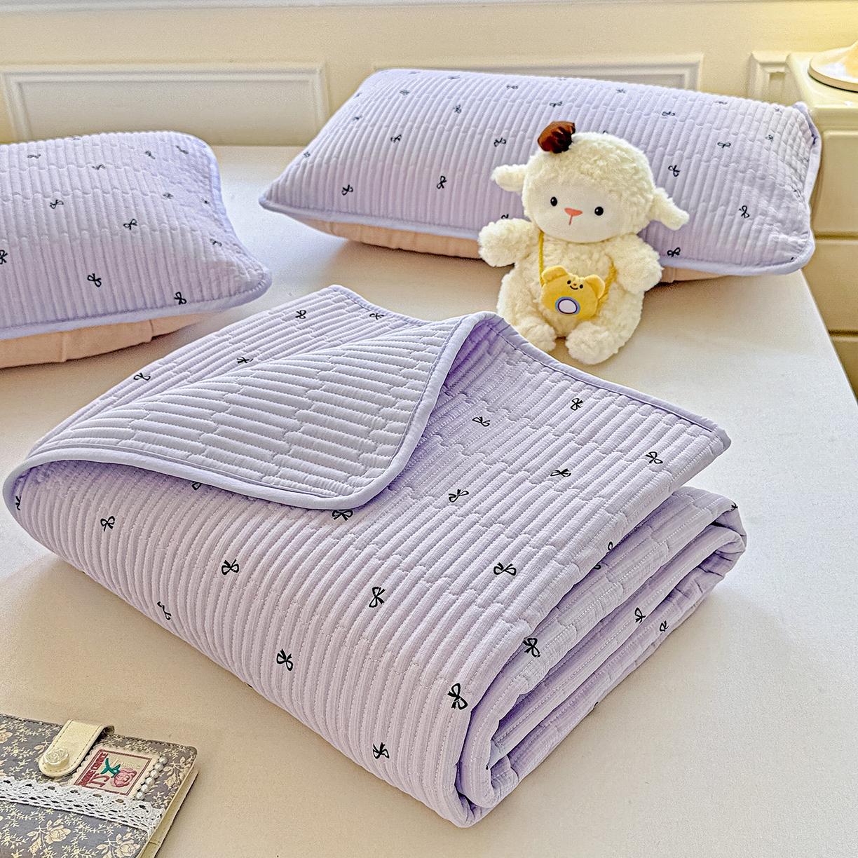 91家纺网 家纺一手货源 找家纺 恒尚居 2025新款双层纱床盖床盖单品单床盖云感夹棉床单床垫软床垫-四季款【系列二】 【紫萱】双层纱