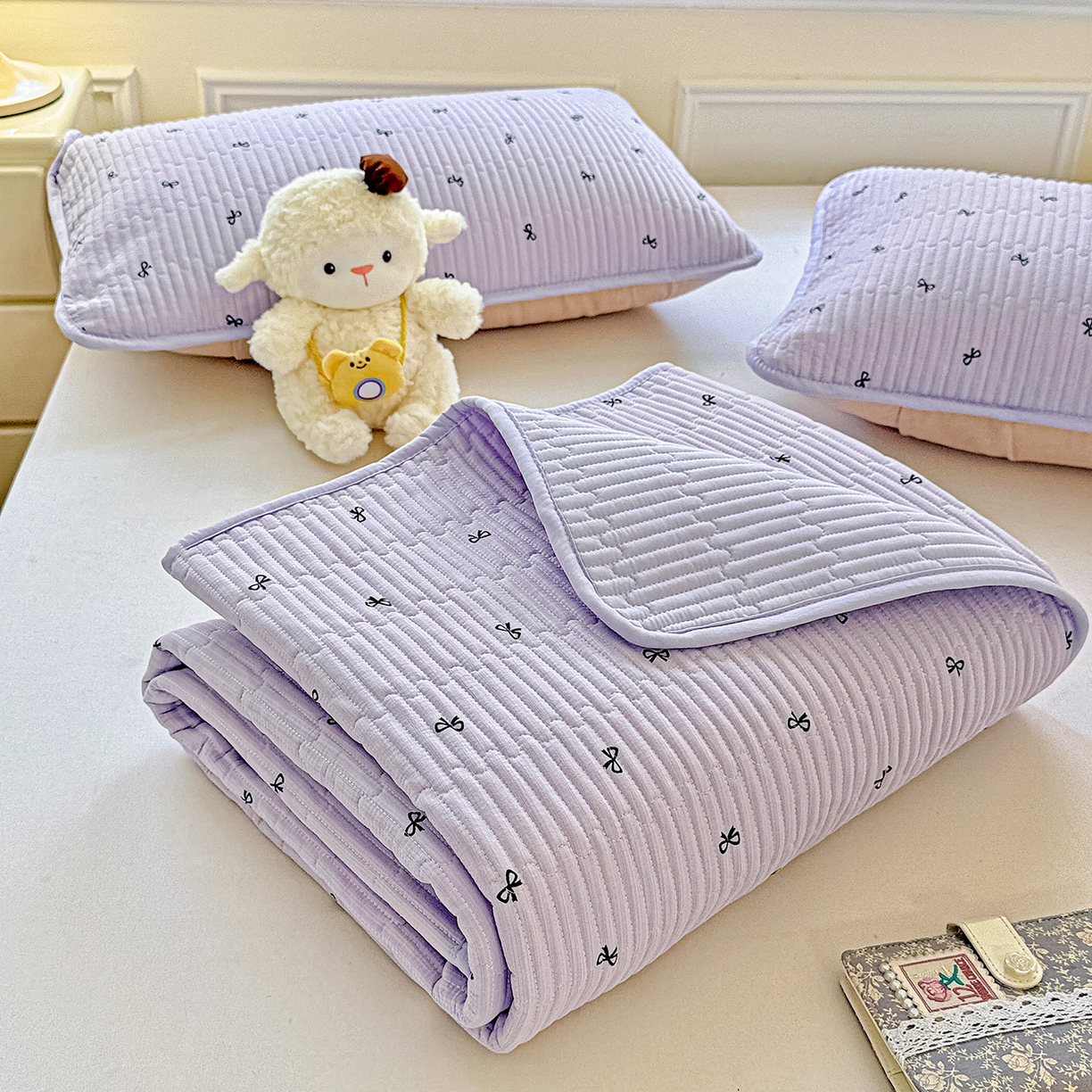 91家纺网 家纺一手货源 找家纺 恒尚居 2025新款双层纱床盖床盖单品单床盖云感夹棉床单床垫软床垫-四季款【系列二】 【紫萱】双层纱