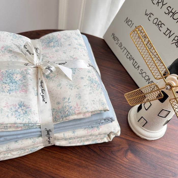 91家纺网 家纺一手货源 找家纺 爱思佳 2024新款A类母婴全棉双层纱印花四件套直播热卖系列三 叠拍图 仲夏