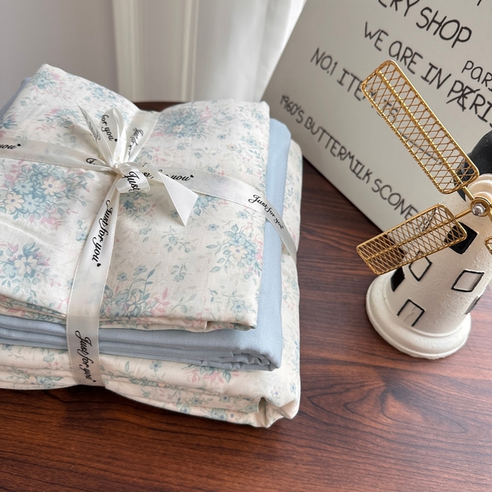 91家纺网 家纺一手货源 找家纺 爱思佳 2024新款A类母婴全棉双层纱印花四件套直播热卖系列三 叠拍图 仲夏