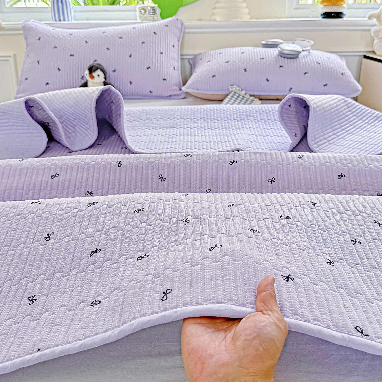 91家纺网 家纺一手货源 找家纺 恒尚居 2025新款双层纱床盖床盖单品单床盖云感夹棉床单床垫软床垫-四季款【系列二】 【紫萱】双层纱