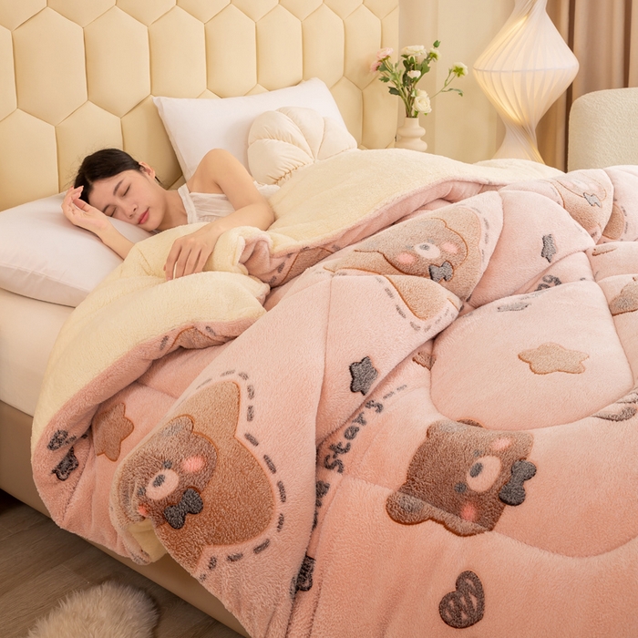 91家纺网 家纺一手货源 找家纺 梦初语 2025新款羊羔绒被子棉被双面绒冬被秋冬季保暖加厚雪花绒被芯直播 星星熊宝