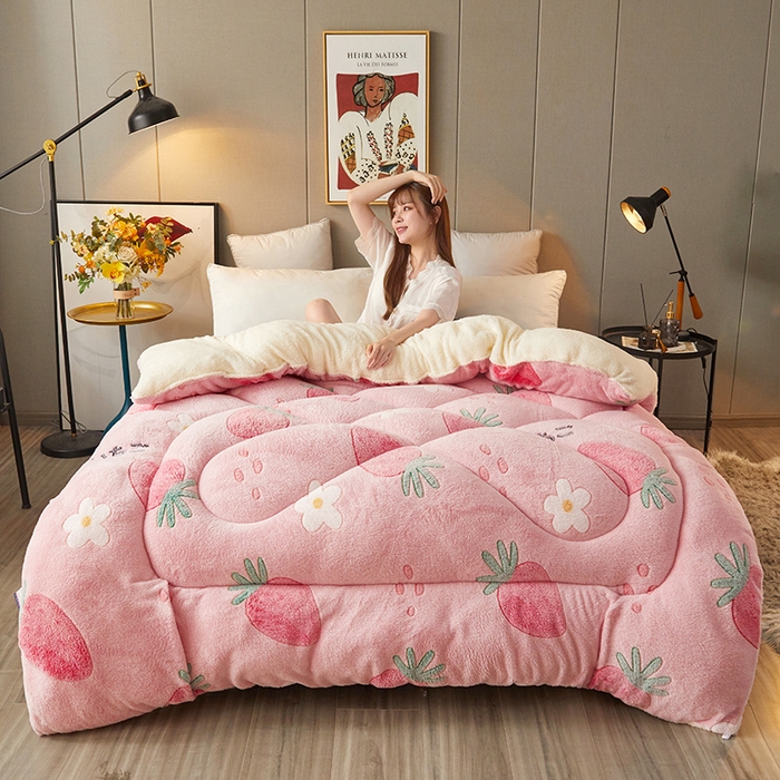 91家纺网 家纺一手货源 找家纺 梦初语 2025新款羊羔绒被子棉被双面绒冬被秋冬季保暖加厚雪花绒被芯直播 甜心草莓