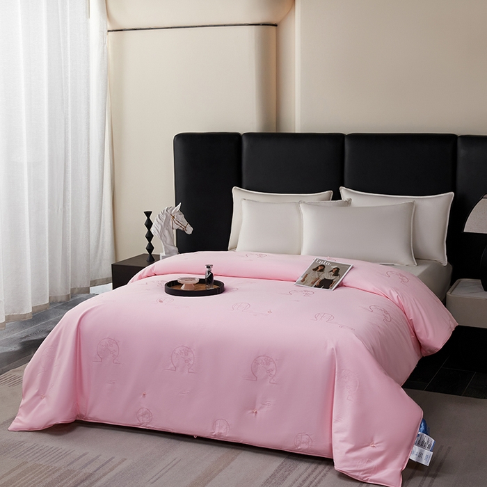 91家纺网 家纺一手货源 找家纺 蚕云阁蚕丝家居 2025新款舒适蚕丝被一级桑蚕丝蚕韵江南系列被子被芯 粉玉一级桑蚕丝