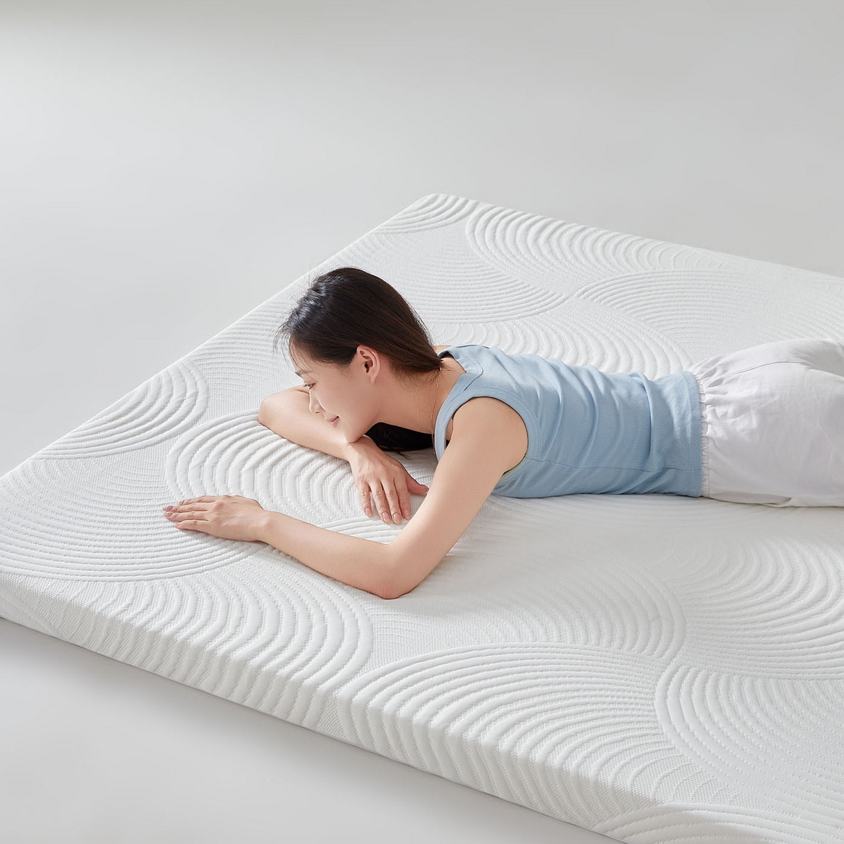 91家纺网 家纺一手货源 找家纺 暖季家纺 2025新款零压深睡眠成人记忆棉针织棉提花床垫 素致