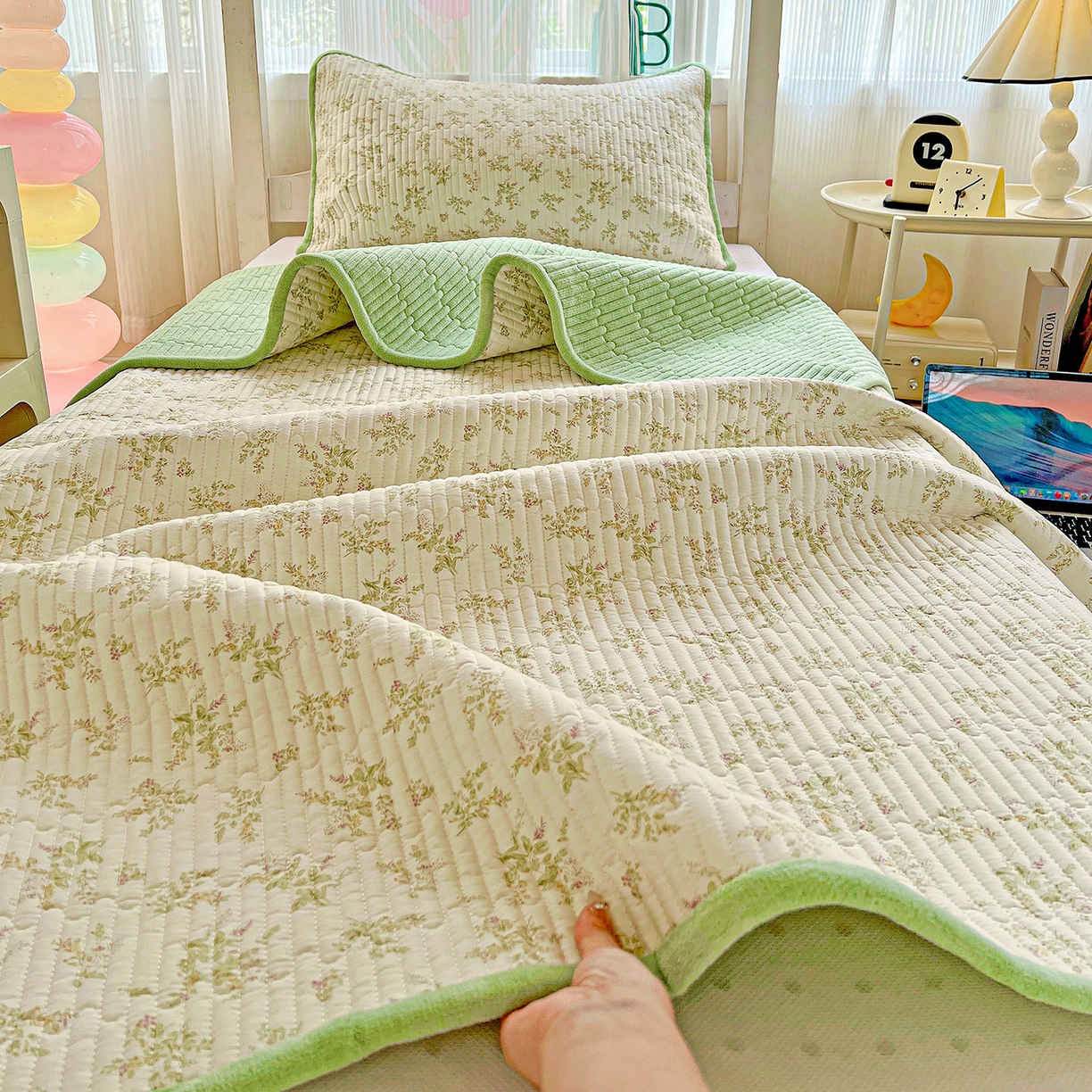 91家纺网 家纺一手货源 找家纺 恒尚居 2025新款学生床盖纯棉牛奶绒正反两用夹棉床单床垫-秋冬款-四季通用【系列一】 香草园【A纯棉-B宝宝绒】