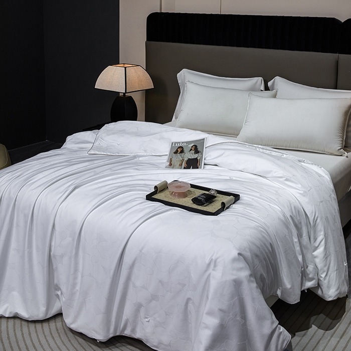 91家纺网 家纺一手货源 找家纺 蚕云阁蚕丝家居 2025新款舒适蚕丝被双宫桑蚕丝花赋系列被子被芯 雪域白双宫桑蚕丝