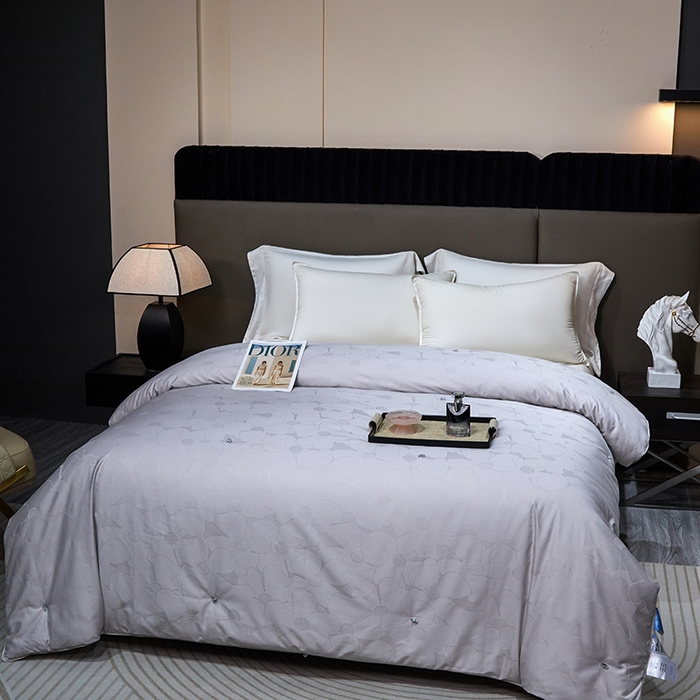 91家纺网 家纺一手货源 找家纺 蚕云阁蚕丝家居 2025新款舒适蚕丝被双宫桑蚕丝花赋系列被子被芯 高级灰双宫桑蚕丝