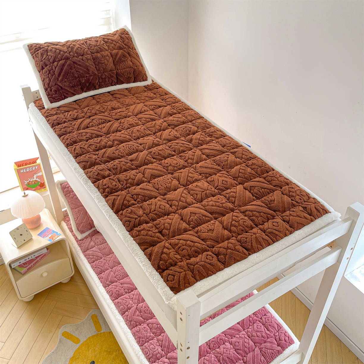 91家纺网 家纺一手货源 找家纺 雯豆家纺 2025新款加厚塔芙绒床垫床褥床护垫学生宿舍床大学生单人褥子 塔芙绒床褥-英伦焦糖