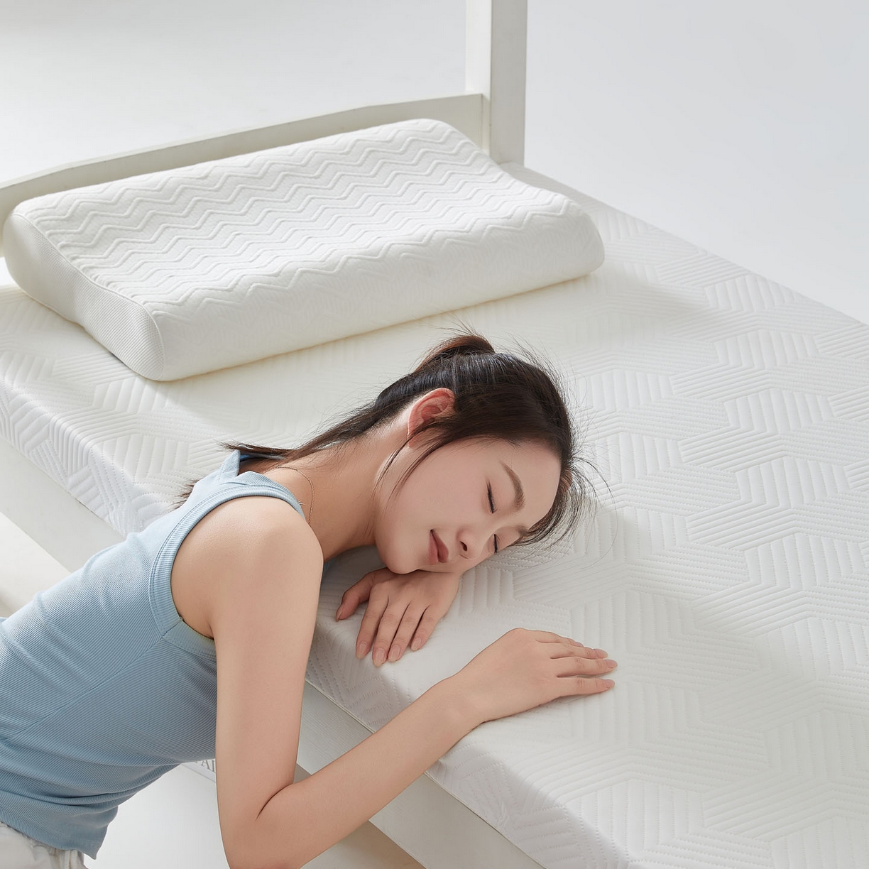 91家纺网 家纺一手货源 找家纺 暖季家纺 2025新款零压深睡眠学生记忆棉针织棉提花床垫 云逸