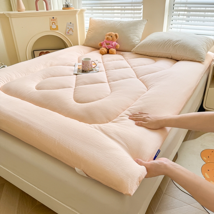91家纺网 家纺一手货源 找家纺 贝扬思家纺 2025新款云感双层纱软床垫床褥 白桃粉