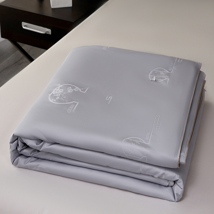 91家纺网 家纺一手货源 找家纺 蚕云阁蚕丝家居 2025新款舒适蚕丝被双宫桑蚕丝蚕韵江南系列被子被芯 高级灰双宫桑蚕丝