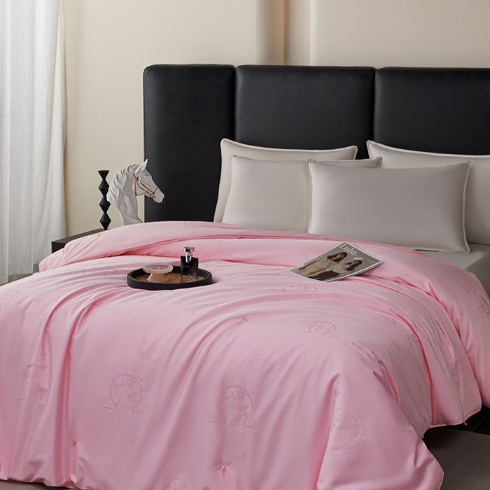 91家纺网 家纺一手货源 找家纺 蚕云阁蚕丝家居 2025新款舒适蚕丝被双宫桑蚕丝蚕韵江南系列被子被芯 粉玉双宫桑蚕丝