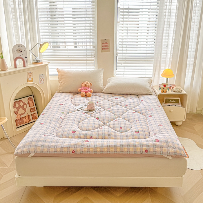 91家纺网 家纺一手货源 找家纺 贝扬思家纺 2025新款云感双层纱软床垫床褥 草莓格格