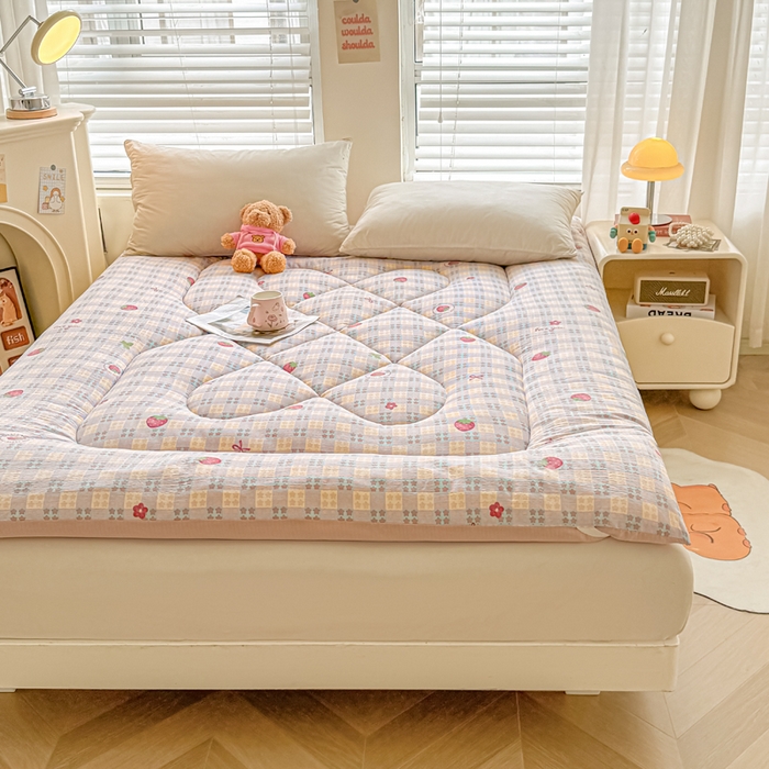 91家纺网 家纺一手货源 找家纺 贝扬思家纺 2025新款云感双层纱软床垫床褥 草莓格格