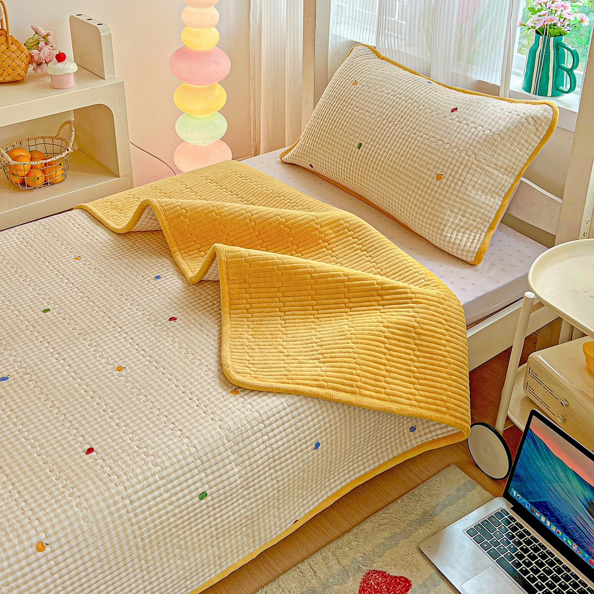 91家纺网 家纺一手货源 找家纺 恒尚居 2025新款学生床盖纯棉牛奶绒正反两用夹棉床单床垫-秋冬款-四季通用【系列一】 雨果-黄【A纯棉-B宝宝绒】