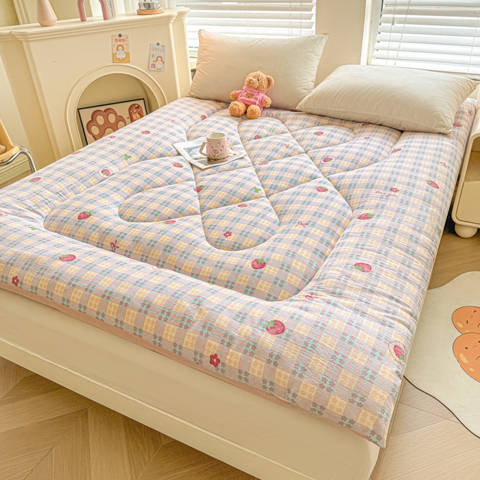 91家纺网 家纺一手货源 找家纺 贝扬思家纺 2025新款云感双层纱软床垫床褥 草莓格格