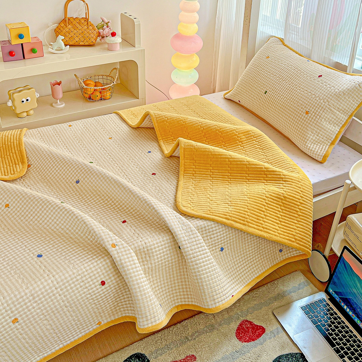 91家纺网 家纺一手货源 找家纺 恒尚居 2025新款学生床盖纯棉牛奶绒正反两用夹棉床单床垫-秋冬款-四季通用【系列一】 雨果-黄【A纯棉-B宝宝绒】