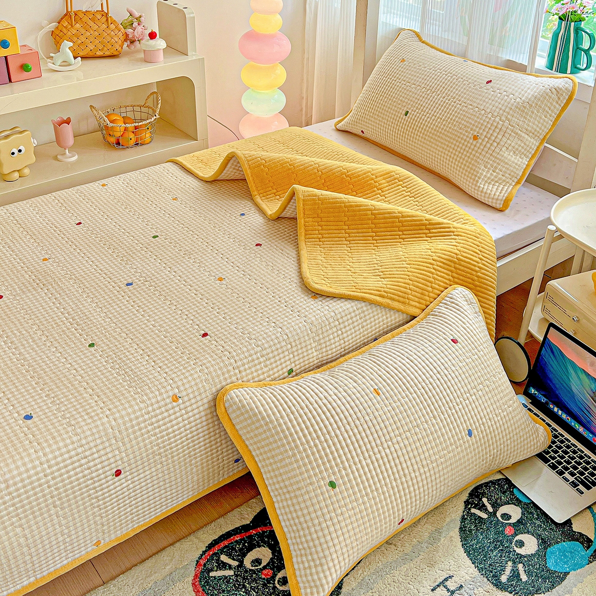 91家纺网 家纺一手货源 找家纺 恒尚居 2025新款学生床盖纯棉牛奶绒正反两用夹棉床单床垫-秋冬款-四季通用【系列一】 雨果-黄【A纯棉-B宝宝绒】