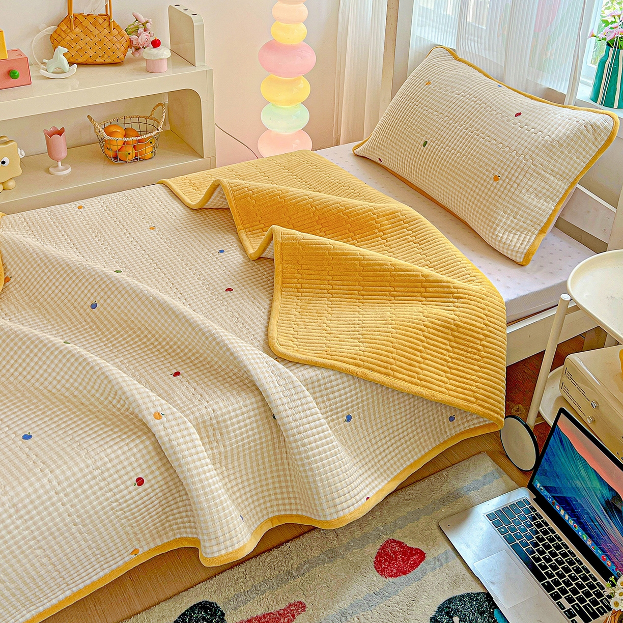 91家纺网 家纺一手货源 找家纺 恒尚居 2025新款学生床盖纯棉牛奶绒正反两用夹棉床单床垫-秋冬款-四季通用【系列一】 雨果-黄【A纯棉-B宝宝绒】