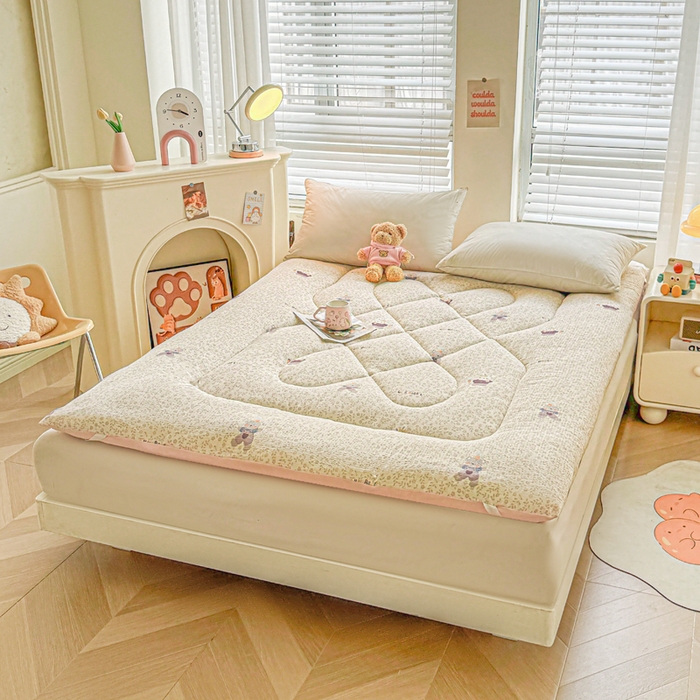 91家纺网 家纺一手货源 找家纺 贝扬思家纺 2025新款云感双层纱软床垫床褥 考拉与兔