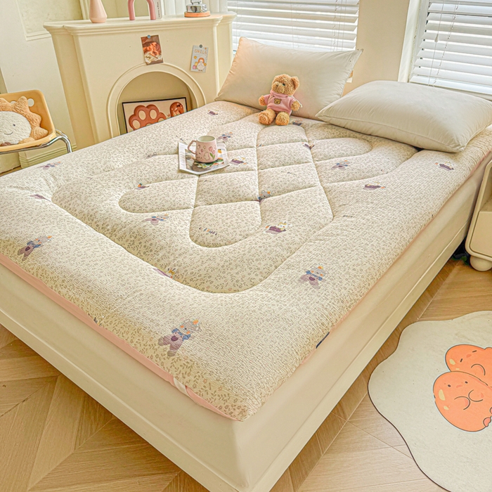 91家纺网 家纺一手货源 找家纺 贝扬思家纺 2025新款云感双层纱软床垫床褥 考拉与兔