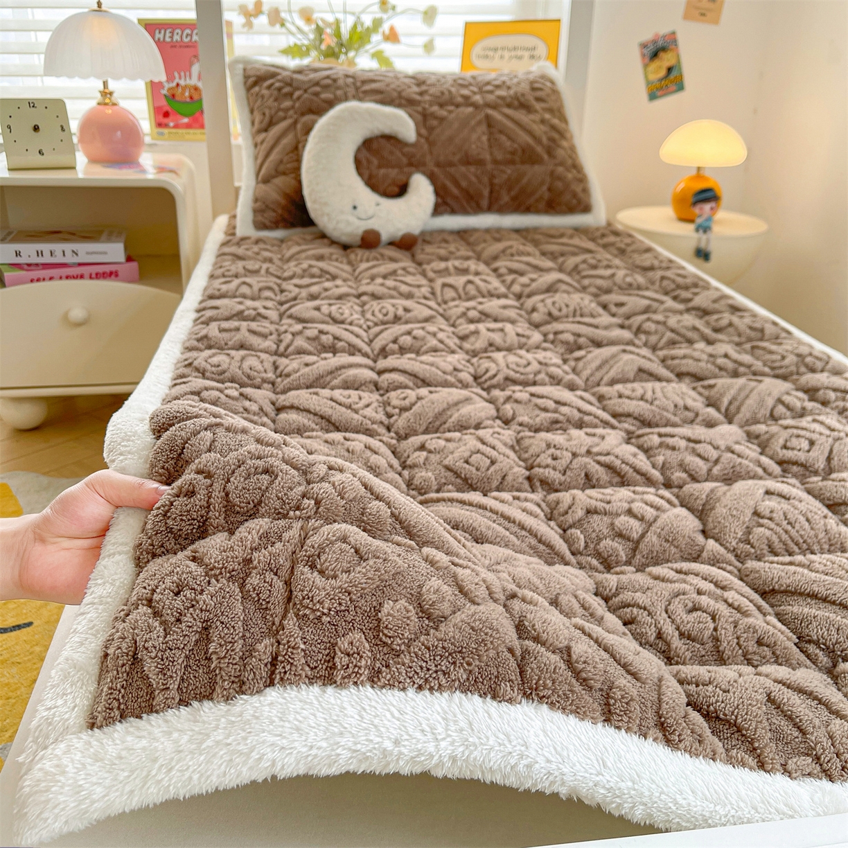 91家纺网 家纺一手货源 找家纺 雯豆家纺 2025新款加厚塔芙绒床垫床褥床护垫学生宿舍床大学生单人褥子 塔芙绒床褥-英伦阳光驼