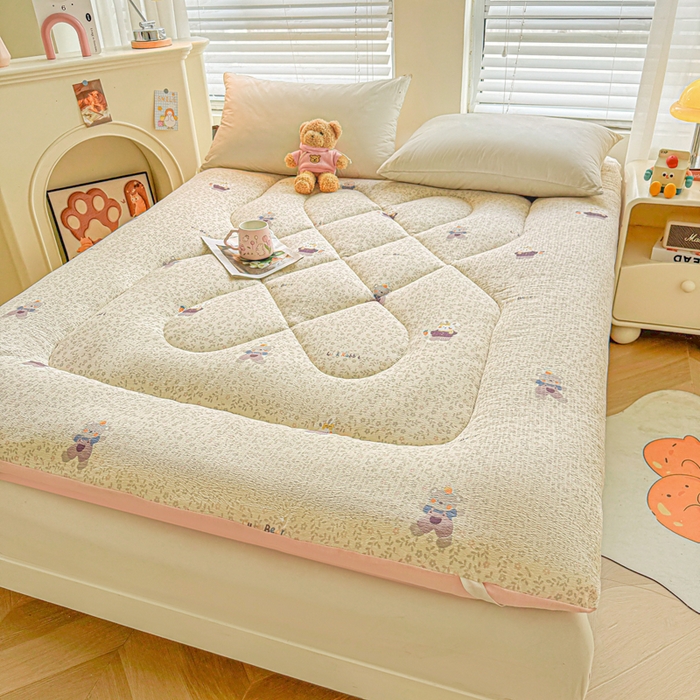 91家纺网 家纺一手货源 找家纺 贝扬思家纺 2025新款云感双层纱软床垫床褥 考拉与兔