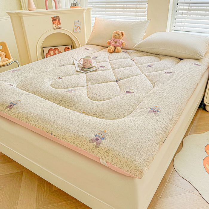 91家纺网 家纺一手货源 找家纺 贝扬思家纺 2025新款云感双层纱软床垫床褥 考拉与兔