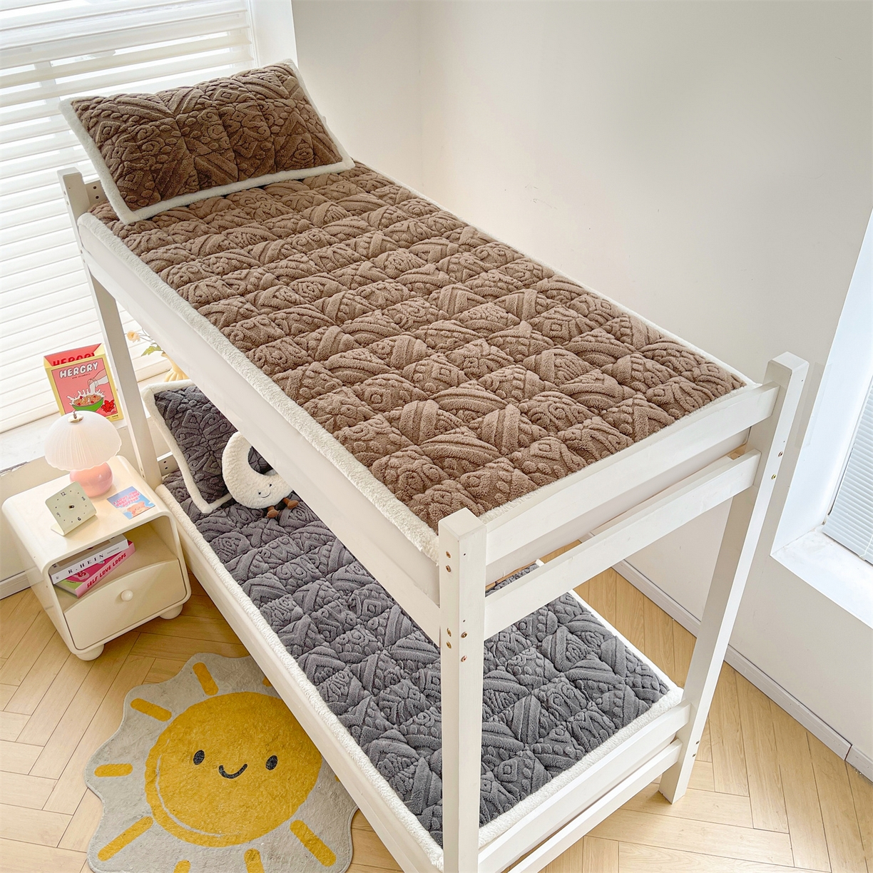 91家纺网 家纺一手货源 找家纺 雯豆家纺 2025新款加厚塔芙绒床垫床褥床护垫学生宿舍床大学生单人褥子 塔芙绒床褥-英伦阳光驼