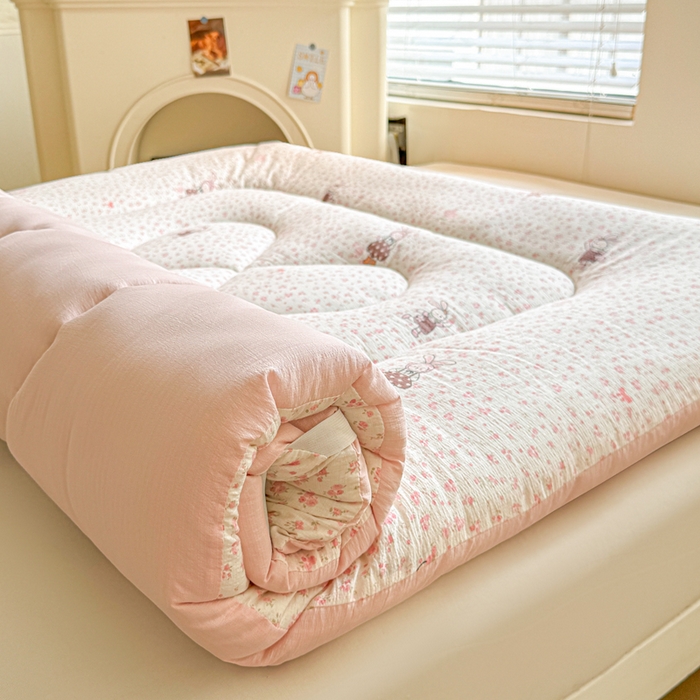 91家纺网 家纺一手货源 找家纺 贝扬思家纺 2025新款云感双层纱软床垫床褥 软萌小兔