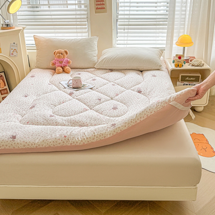 91家纺网 家纺一手货源 找家纺 贝扬思家纺 2025新款云感双层纱软床垫床褥 软萌小兔