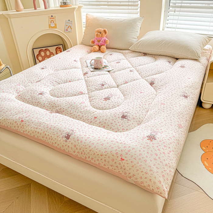 91家纺网 家纺一手货源 找家纺 贝扬思家纺 2025新款云感双层纱软床垫床褥 软萌小兔