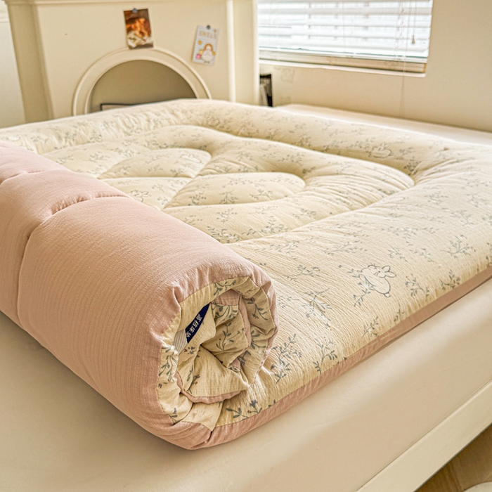 91家纺网 家纺一手货源 找家纺 贝扬思家纺 2025新款云感双层纱软床垫床褥 小兔芽芽