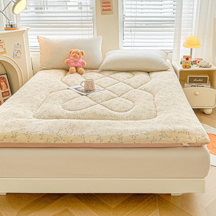 91家纺网 家纺一手货源 找家纺 贝扬思家纺 2025新款云感双层纱软床垫床褥 小兔芽芽