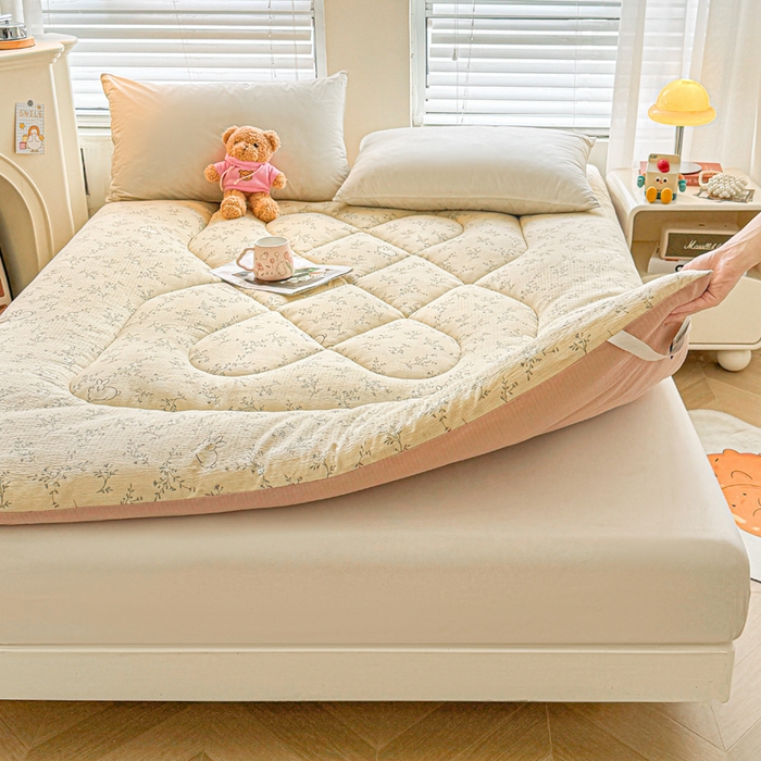 91家纺网 家纺一手货源 找家纺 贝扬思家纺 2025新款云感双层纱软床垫床褥 小兔芽芽