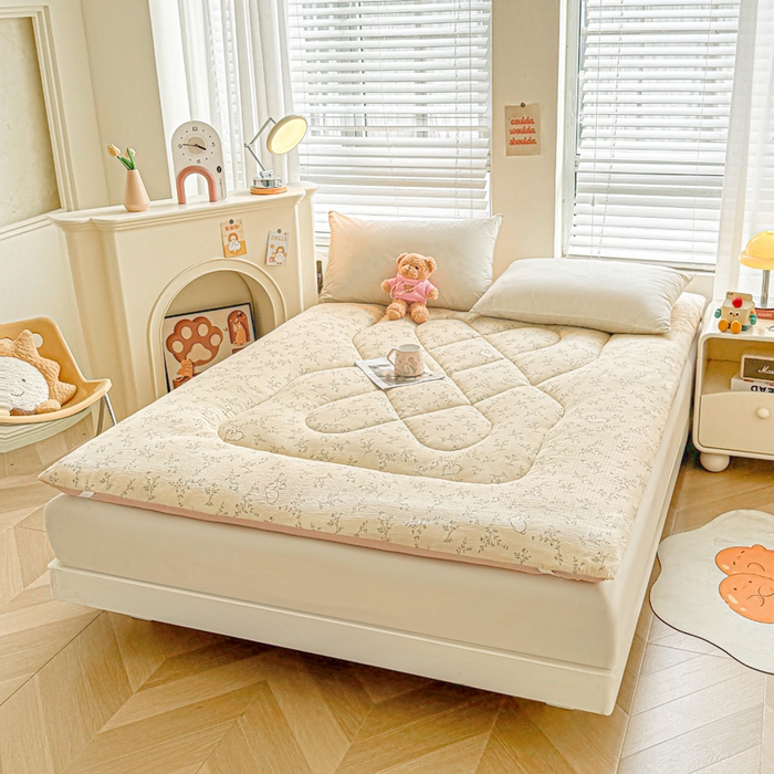 91家纺网 家纺一手货源 找家纺 贝扬思家纺 2025新款云感双层纱软床垫床褥 小兔芽芽