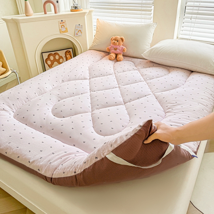 91家纺网 家纺一手货源 找家纺 贝扬思家纺 2025新款云感双层纱软床垫床褥 芋泥葡萄