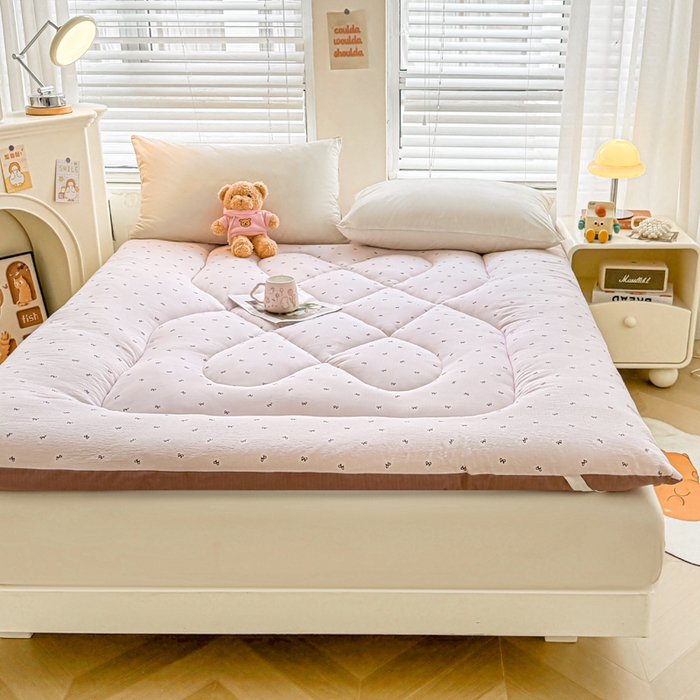 91家纺网 家纺一手货源 找家纺 贝扬思家纺 2025新款云感双层纱软床垫床褥 芋泥葡萄