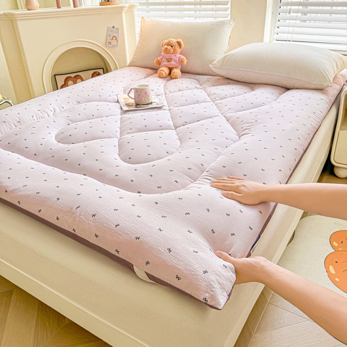 91家纺网 家纺一手货源 找家纺 贝扬思家纺 2025新款云感双层纱软床垫床褥 芋泥葡萄