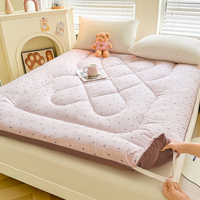 91家纺网 家纺一手货源 找家纺 贝扬思家纺 2025新款云感双层纱软床垫床褥 芋泥葡萄