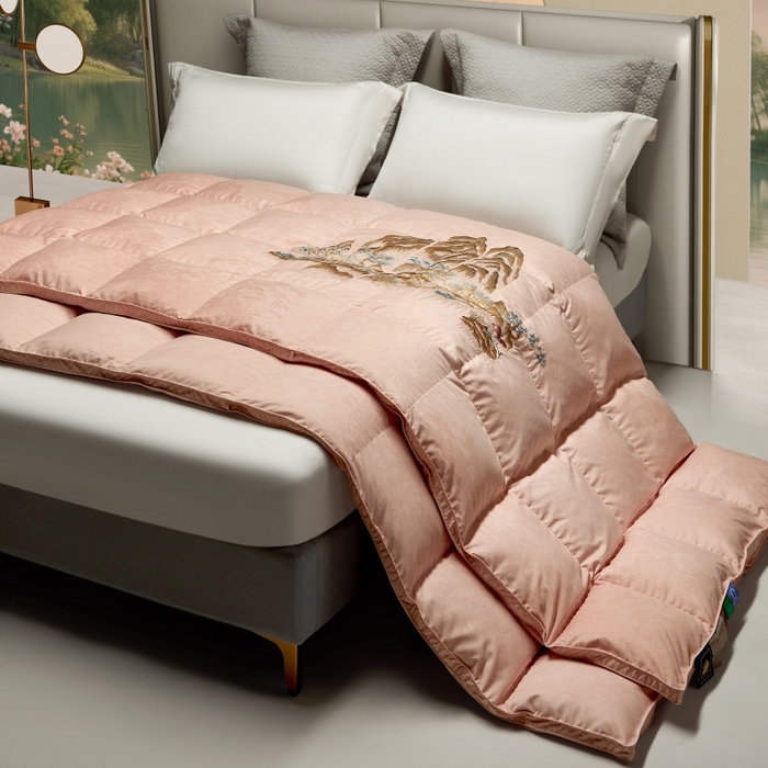 91家纺网 家纺一手货源 找家纺 织梦人羽绒工厂店2025新款高蓬松羽绒被95鹅绒大牌同款花型-绣花蝶韵蝶舞drio 山水汇